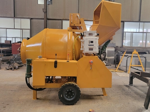 礦用濕噴臺(tái)車(chē)，礦用混凝土泵，礦用攪拌機(jī)發(fā)貨